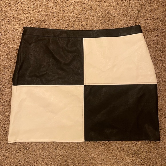 Nasty Gal Black and White Block Mini Skirt - Picture 2 of 4